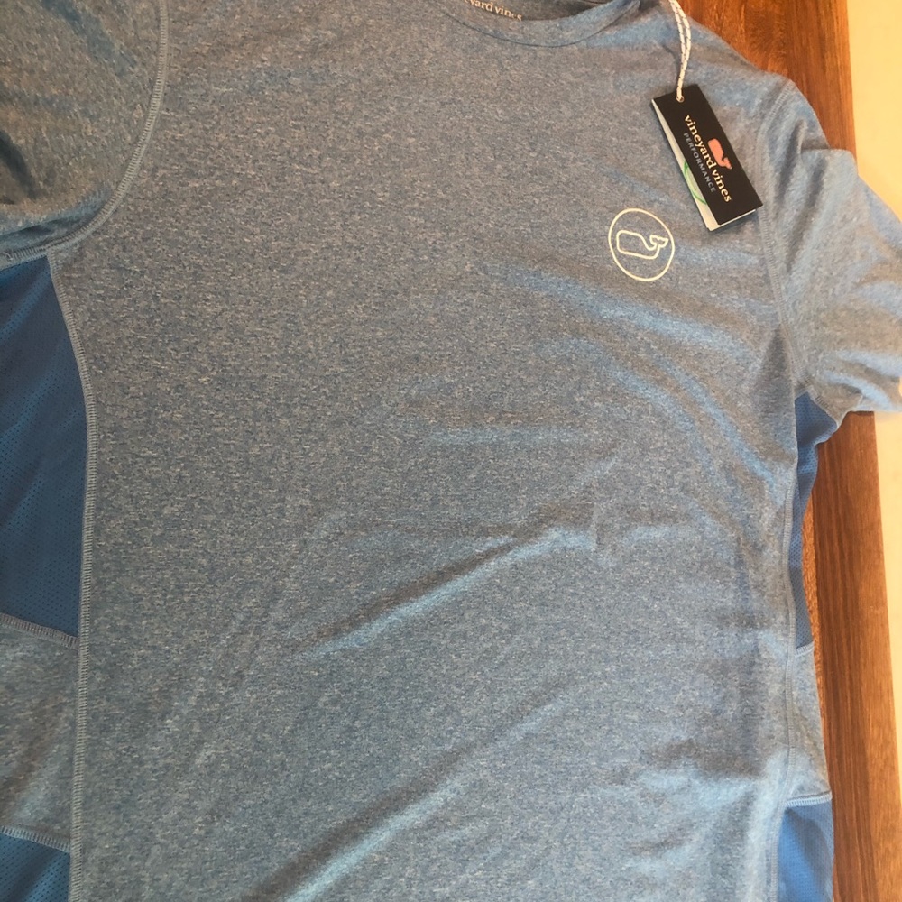 Men’s vineyard vines t shirt